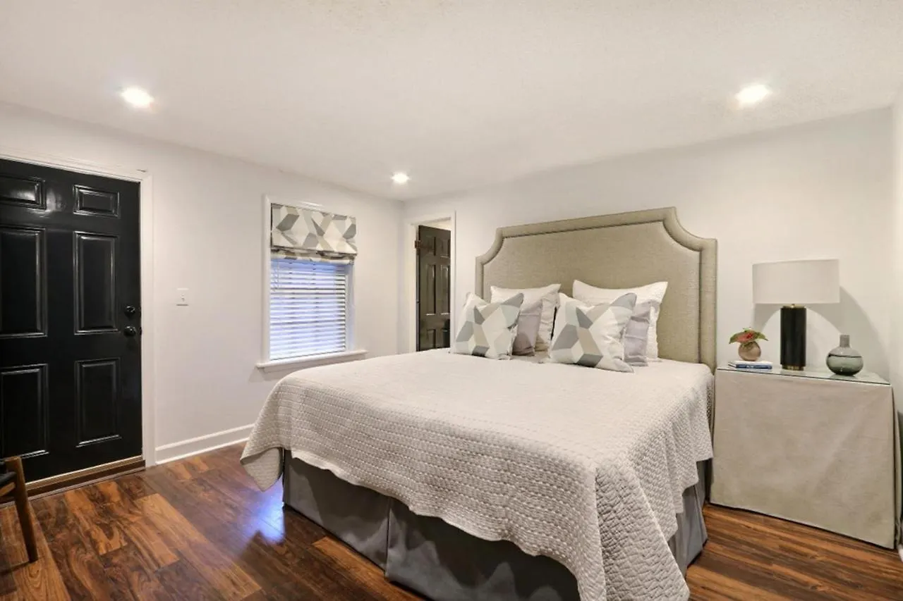 Isaac Laroche Garden Apartment Savannah